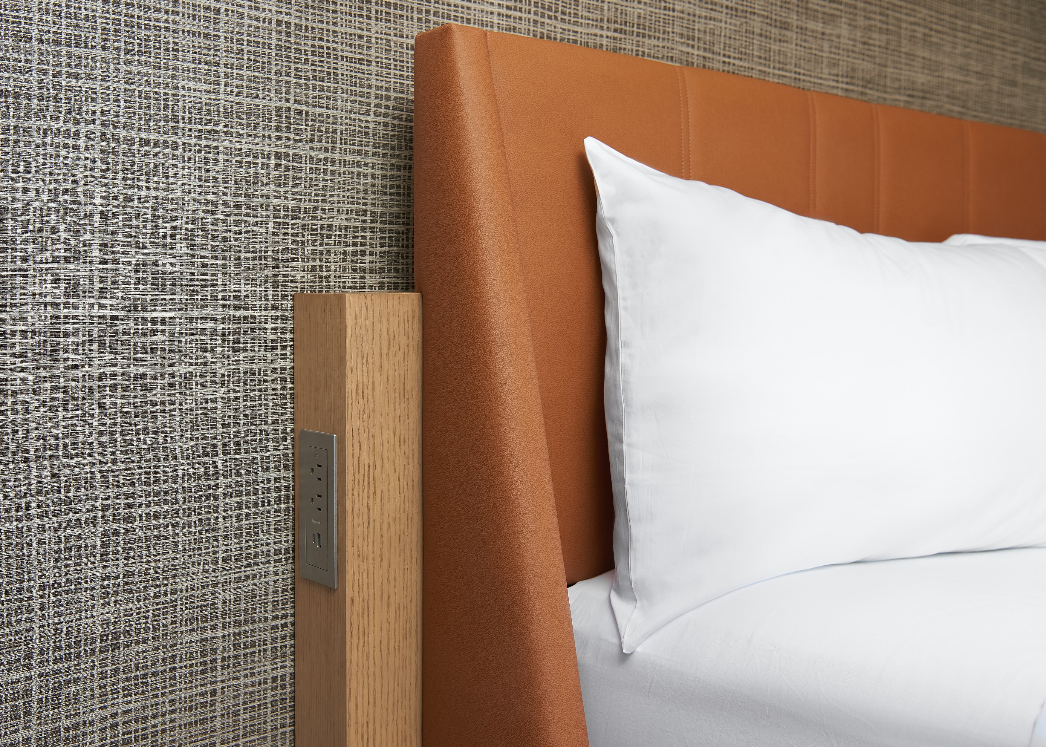 Sheraton by Marriott_Niagara Falls NY_Bed detail