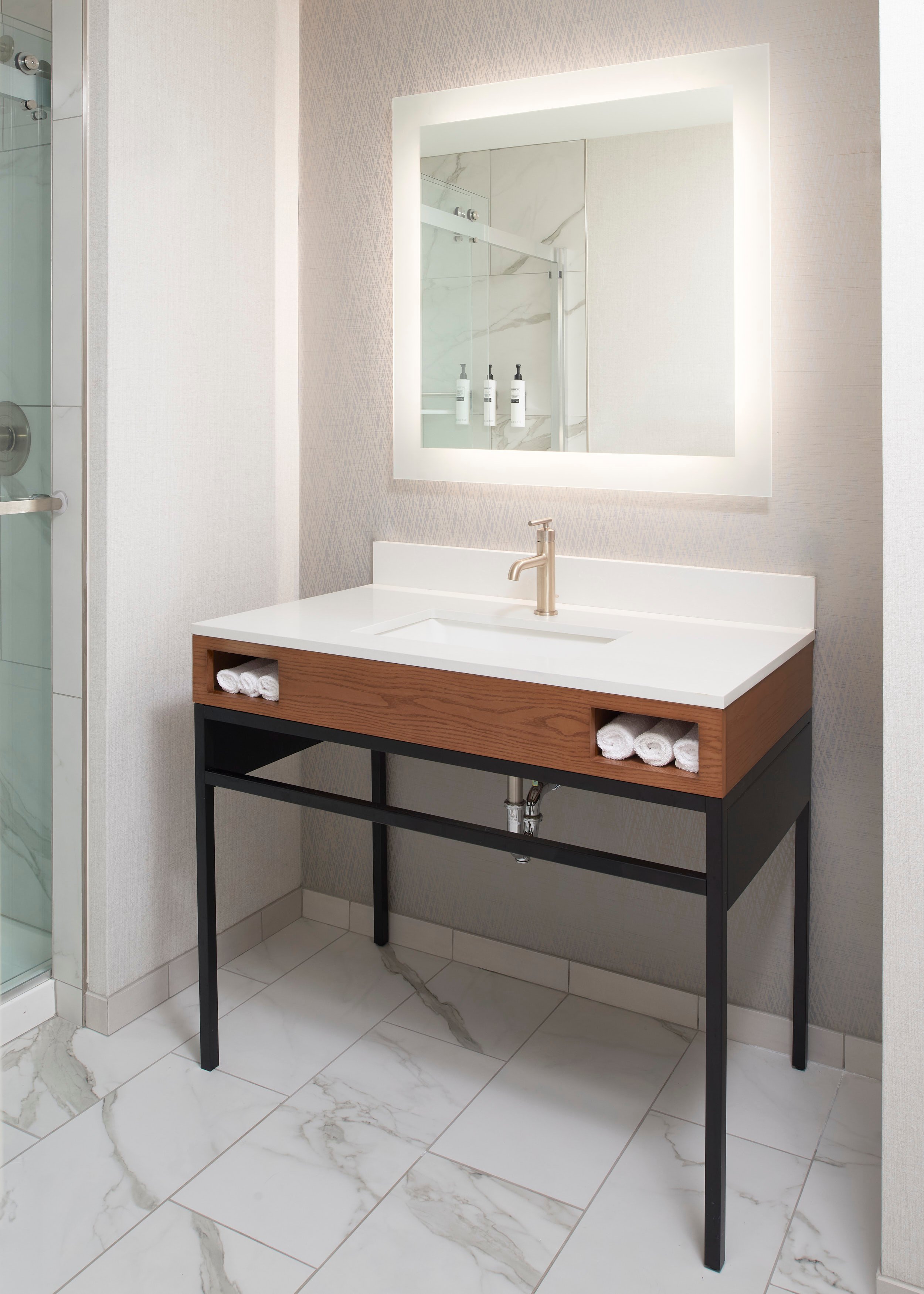 embassy suites_bathroom vanity