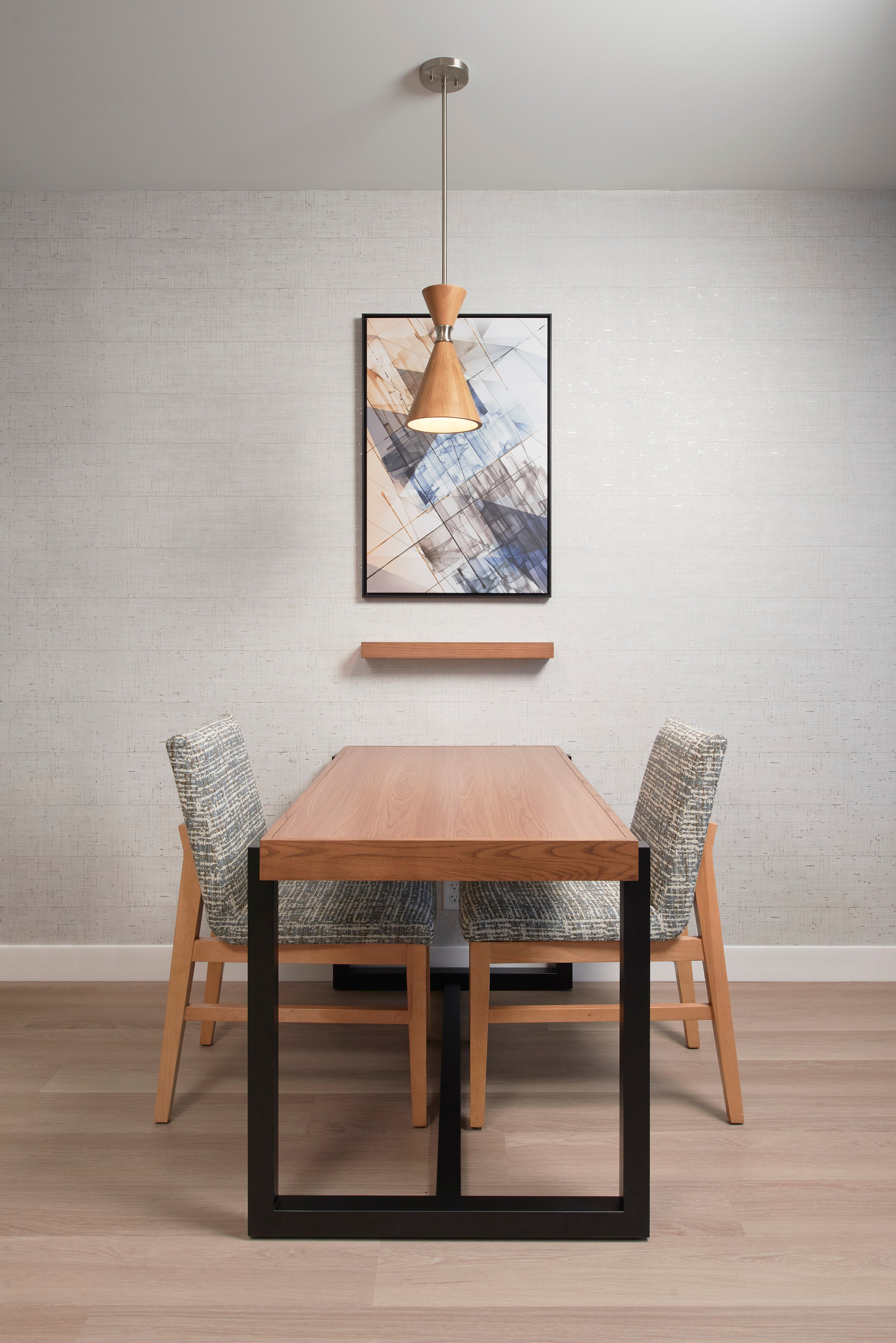 embassy suites_dining table